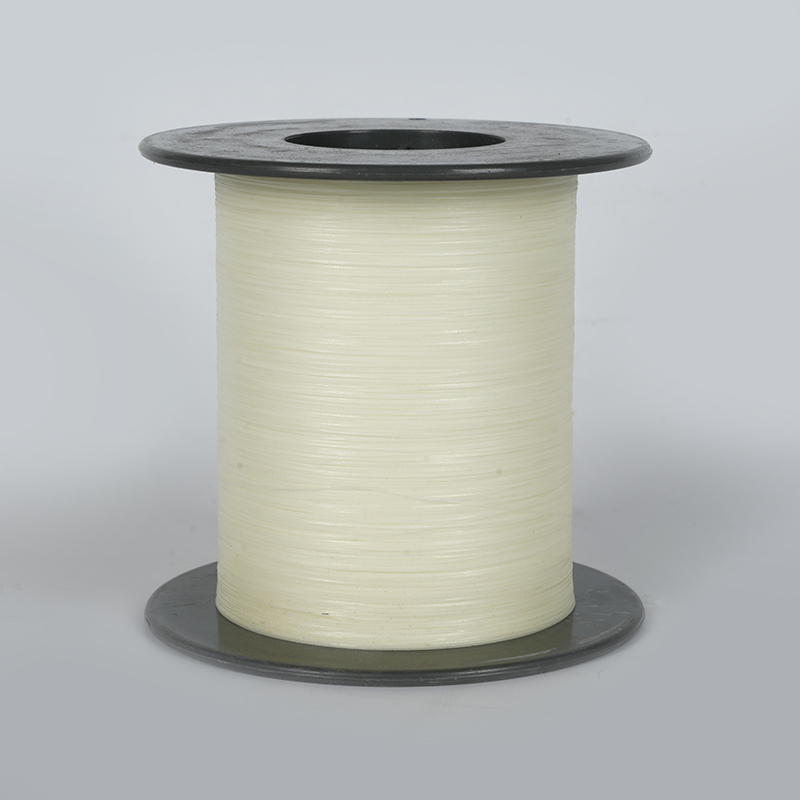 Valoinen lanka (0,37 mm leveä)